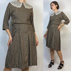 Vintage 1980s COTTAGE CORE Lace Collar Dress! Small